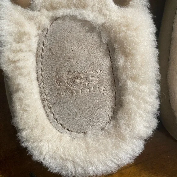 UGG Women's  Comfy Cozy Cream FIip Flops poolside SZ 7 - Picture 5 of 13